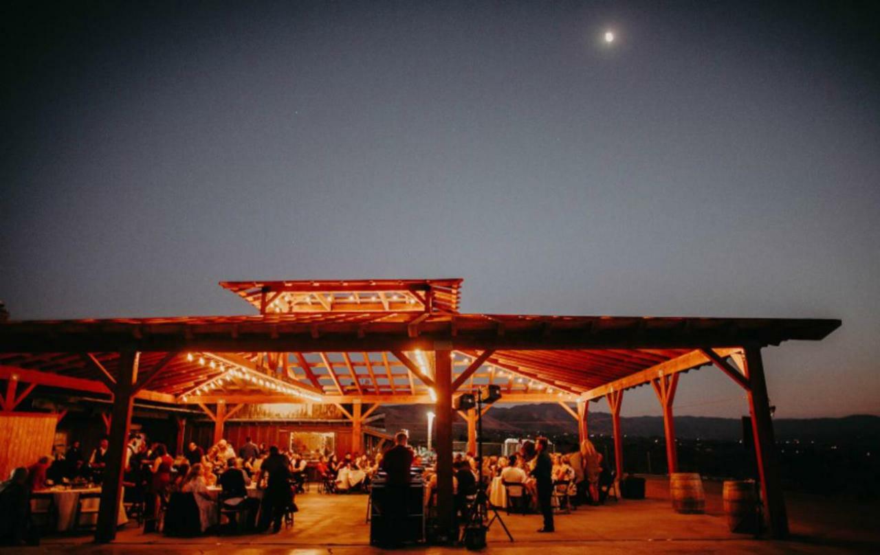 Hilltop Tavern And Inn Apple Valley Bagian luar foto